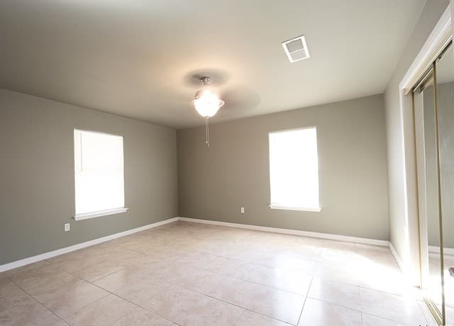 3-bedroom rental at 1330 Fenfield in San Antonio, TX — photo 5