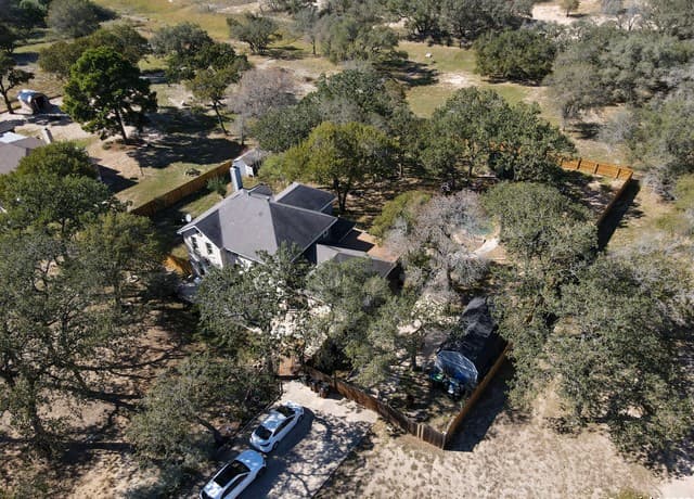 3-bedroom rental at 325 Eagle Ridge in Floresville, TX — photo 4