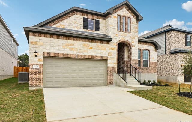 4-bedroom rental at 11439 Feather Vale in San Antonio, TX — photo 3