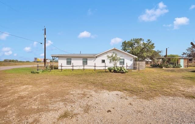 rental at 18460 S Ih 37 in Elmendorf, TX — photo 5