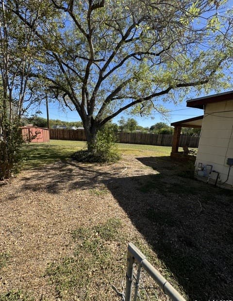3-bedroom rental at 5247 Village Glen in San Antonio, TX — photo 4