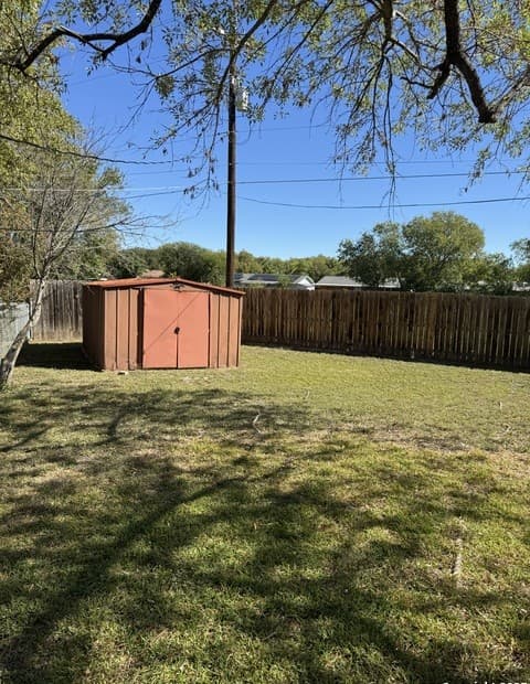 3-bedroom rental at 5247 Village Glen in San Antonio, TX — photo 5