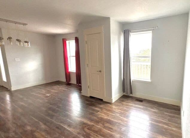 3-bedroom rental at 636 Skyline Dr in Bandera, TX — photo 3