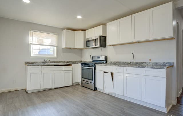 3-bedroom rental at 2375 Burnet in San Antonio, TX — photo 4
