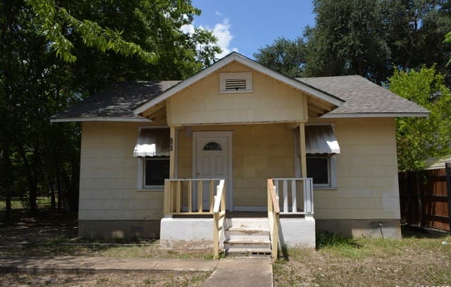 3-bedroom rental at 1207 W Gerald A in San Antonio, TX — photo 1