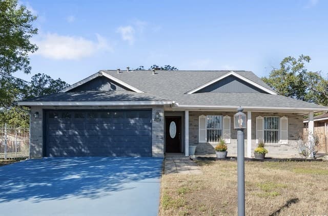4-bedroom rental at 4007 Meadowlark Ave in San Antonio, TX — photo 1