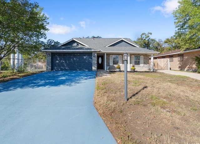 4-bedroom rental at 4007 Meadowlark Ave in San Antonio, TX — photo 2