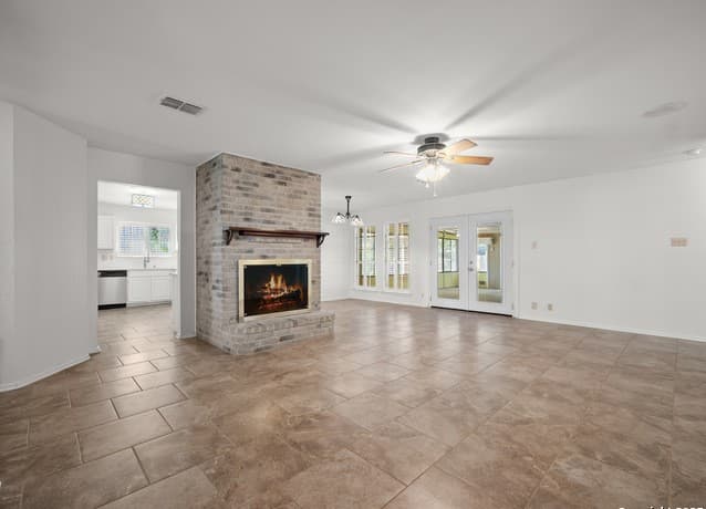 4-bedroom rental at 4007 Meadowlark Ave in San Antonio, TX — photo 4