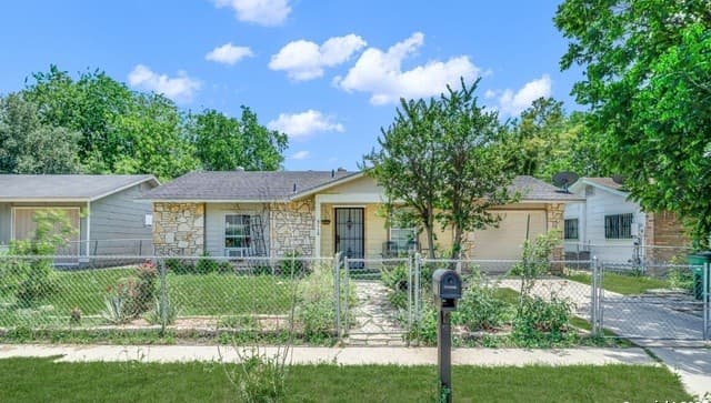 3-bedroom rental at 5118 War Cloud Dr in San Antonio, TX — photo 1