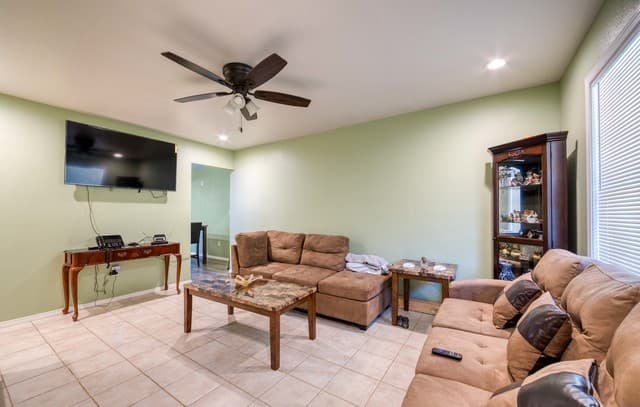 3-bedroom rental at 5118 War Cloud Dr in San Antonio, TX — photo 2
