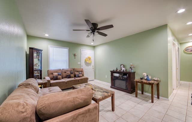 3-bedroom rental at 5118 War Cloud Dr in San Antonio, TX — photo 3