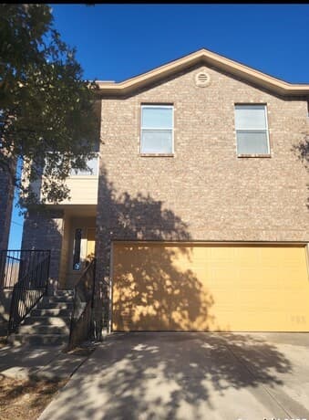 3-bedroom rental at 754 Pinafore St in San Antonio, TX — photo 2