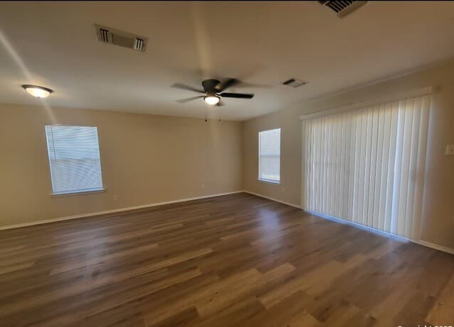 3-bedroom rental at 754 Pinafore St in San Antonio, TX — photo 5