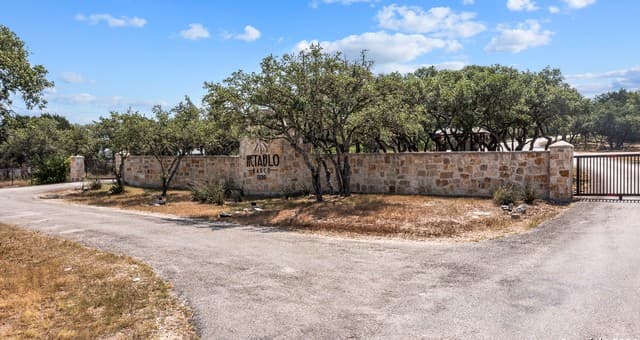 rental at 14333 Santa Loma in Helotes, TX — photo 1