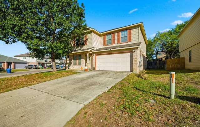 5-bedroom rental at 5843 Sherbrooke Oak in San Antonio, TX — photo 2