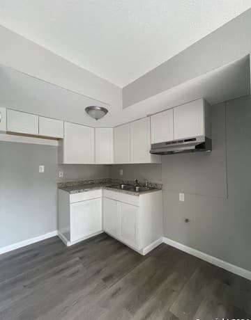 1-bedroom rental at 1723 W Mayfield Blvd Unit 6 in San Antonio, TX — photo 4