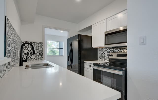 3-bedroom rental at 8903 Ridge Sky St in San Antonio, TX — photo 3