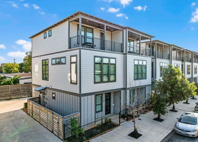 3-bedroom rental at 110 Playmoor in San Antonio, TX — photo 1
