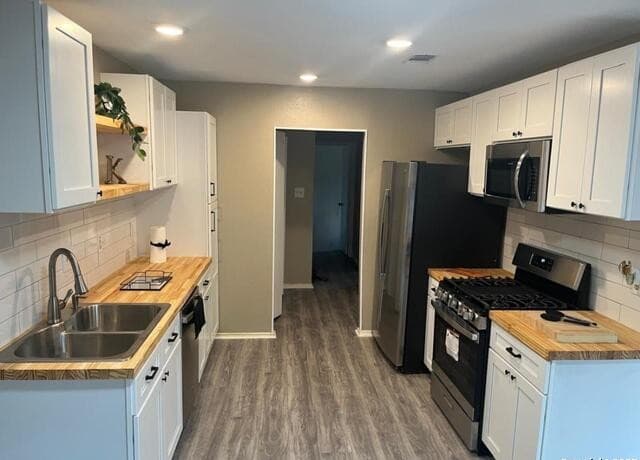 2-bedroom rental at 9345 Dover Unit 9345 in San Antonio, TX — photo 3