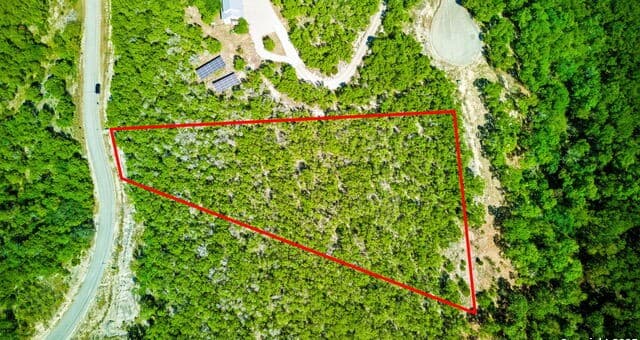 home for sale at 322 Pr 1742 in Mico TX