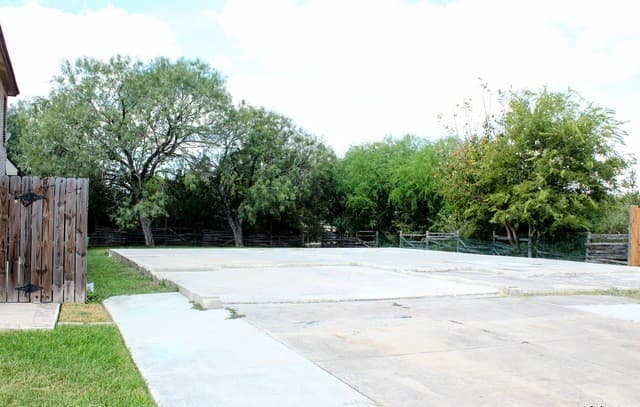 rental at 7142 Shady Elms in San Antonio, TX — photo 2