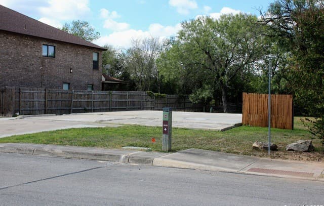 rental at 7142 Shady Elms in San Antonio, TX — photo 4