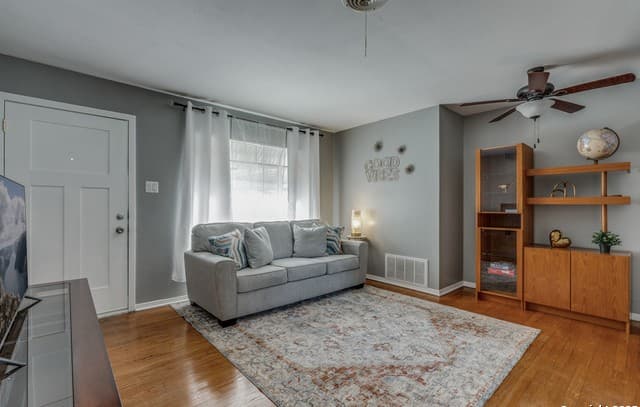 2-bedroom rental at 339 Edgebrook in San Antonio, TX — photo 4