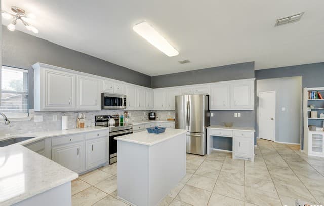 3-bedroom rental at 6006 Lakefront St in San Antonio, TX — photo 1