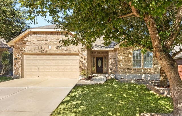 4-bedroom rental at 570 American Flag in Schertz, TX — photo 2