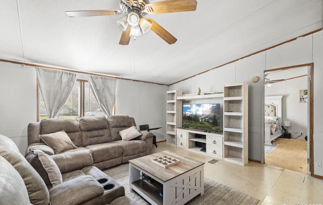 3-bedroom rental at 1118 32nd in Hondo, TX — photo 5