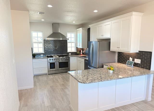 3-bedroom rental at 191 Big Rock Dr in Bandera, TX — photo 4
