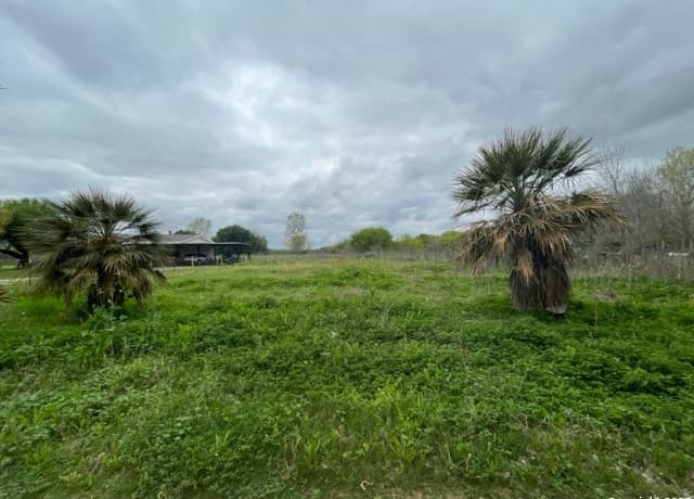 rental at TBD Pr 6736 in Devine, TX — photo 2