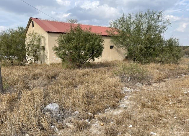 rental at 000 Deer Run Trace in Three Rivers, TX — photo 4