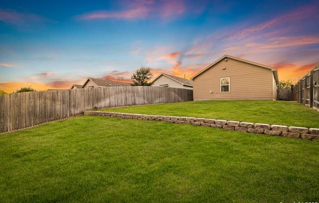 3-bedroom rental at 7722 Nopalitos Cove in San Antonio, TX — photo 3