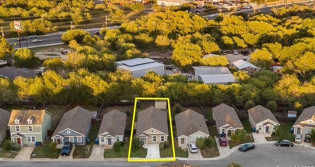 3-bedroom rental at 7722 Nopalitos Cove in San Antonio, TX — photo 4
