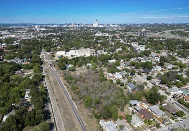 rental at 212 McMullen in San Antonio, TX — photo 2