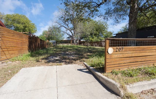 rental at 207 Forrest in San Antonio, TX — photo 4