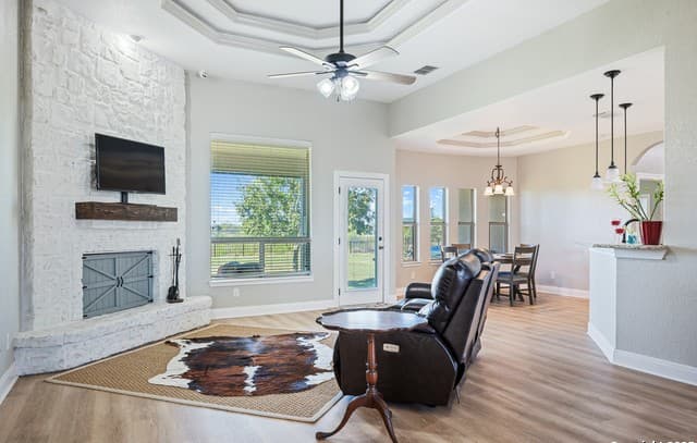 Home for sale at 16026 Lake Shore Dr in Lytle, TX — photo 3