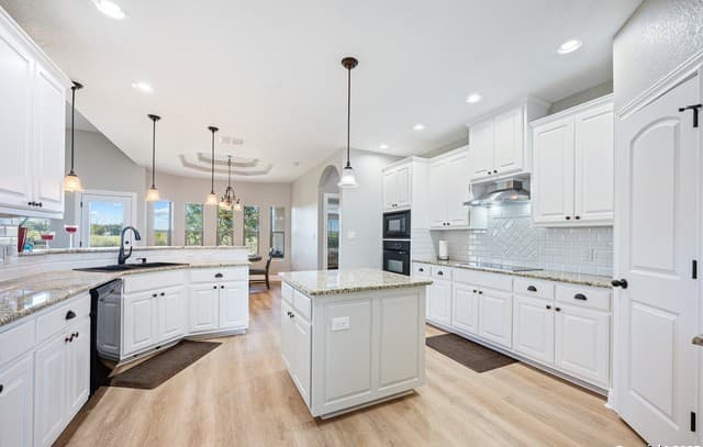 Home for sale at 16026 Lake Shore Dr in Lytle, TX — photo 4