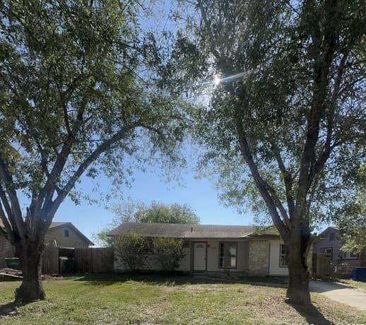 4-bedroom rental at 5322 Stoneshire in San Antonio, TX — photo 1