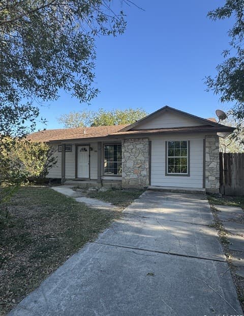 4-bedroom rental at 5322 Stoneshire in San Antonio, TX — photo 3