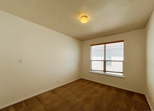 3-bedroom rental at 15338 Nesting Way in San Antonio, TX — photo 4