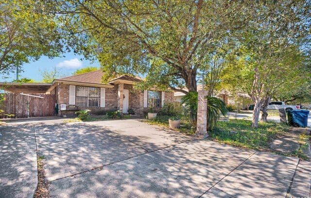 3-bedroom rental at 6426 Brittany Farm in San Antonio, TX — photo 1