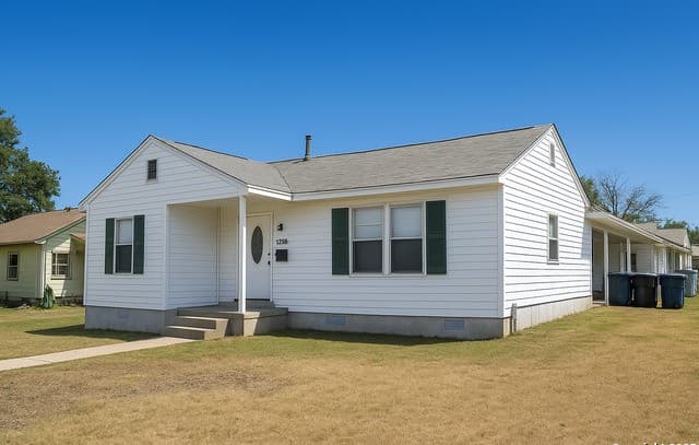 3-bedroom rental at 1266 W Elsmere Pl in San Antonio, TX — photo 2
