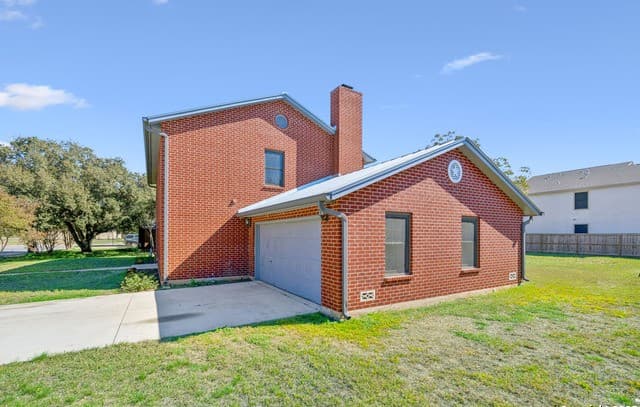 Home for sale at 146 Village Path in Castroville, TX — photo 4