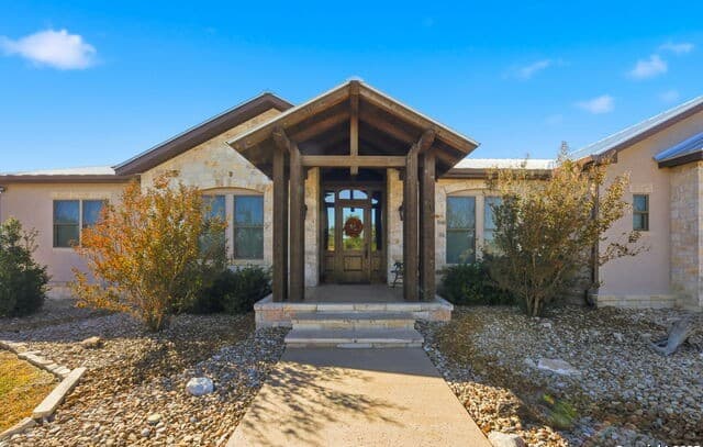 Home for sale at 601 Garrison Rd in Fredericksburg, TX — photo 3