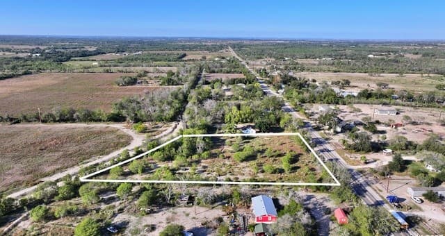rental at 19424 Fm 471 in Natalia, TX — photo 3