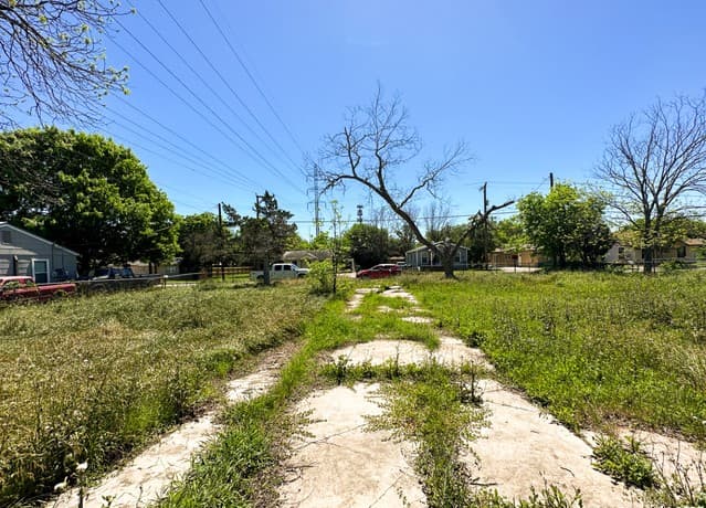 rental at 317 W Wright Blvd in Universal City, TX — photo 2