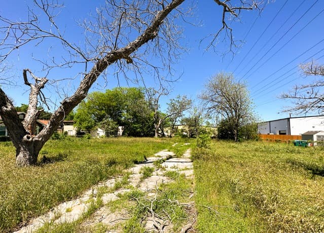 rental at 317 W Wright Blvd in Universal City, TX — photo 4