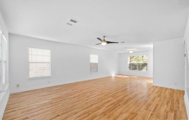 3-bedroom rental at 4210 Knollbluff in San Antonio, TX — photo 2